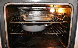 Чем отмыть стеклянную посуду для духовки от пригоревшего жира