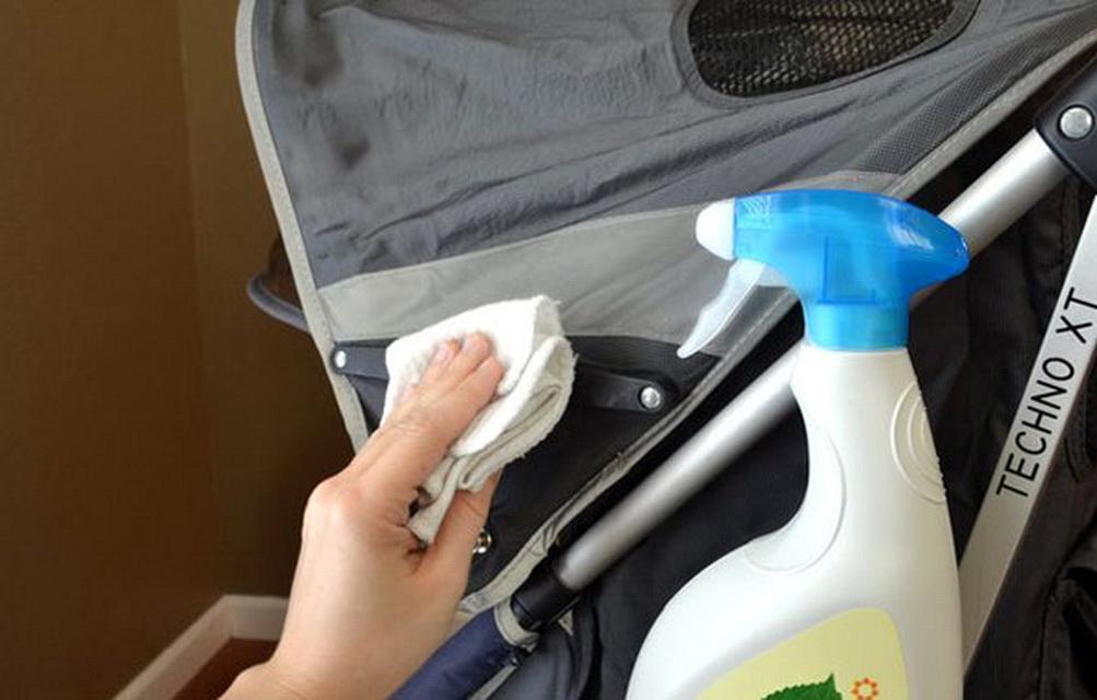 Как избавиться от плесени с ткани на детской коляске: нашатырь, мел и марганцовка