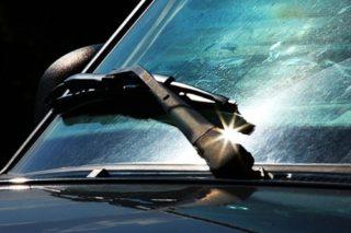 Отмыть стекла авто изнутри
