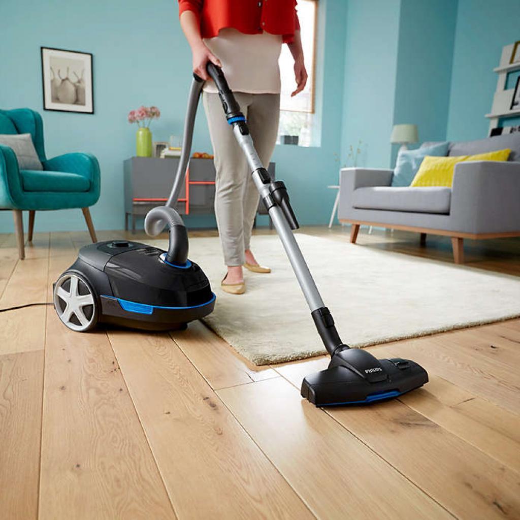 Бумажные пылесос. Philips fc8585/01 черный. Пылесос Филипс 2200w. Philips fc6718/01. Пылесос в интерьере.