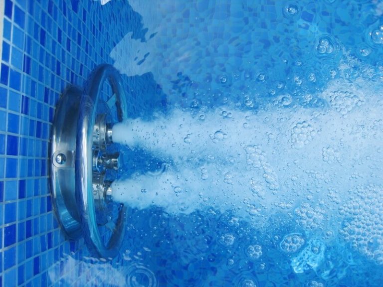 Очистка воды в бассейне в домашних условиях: средства без хлора или химии